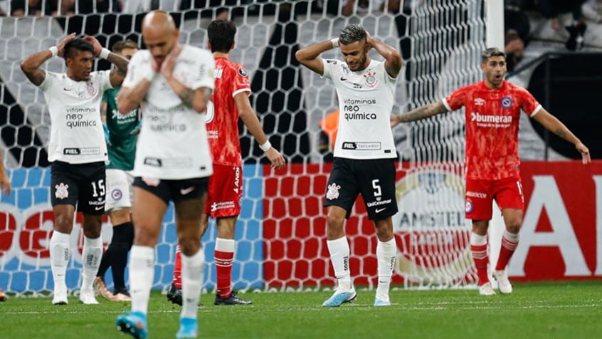 Corinthians perde em casa e torcida pede a saída do técnico