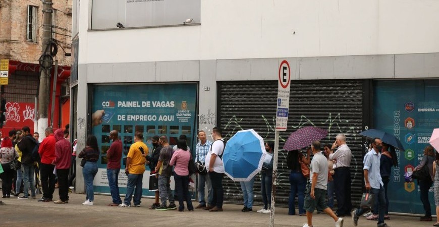 Brasil bate menor taxa de desemprego desde 2015