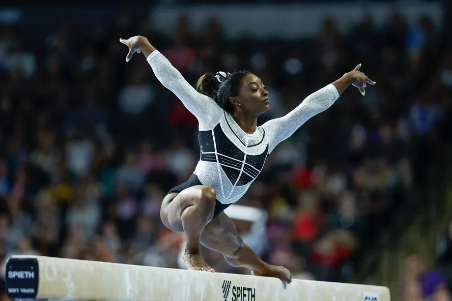 A maior de todas: Simone Biles conquista ouro em sua primeira competição  após luta contra a depressão