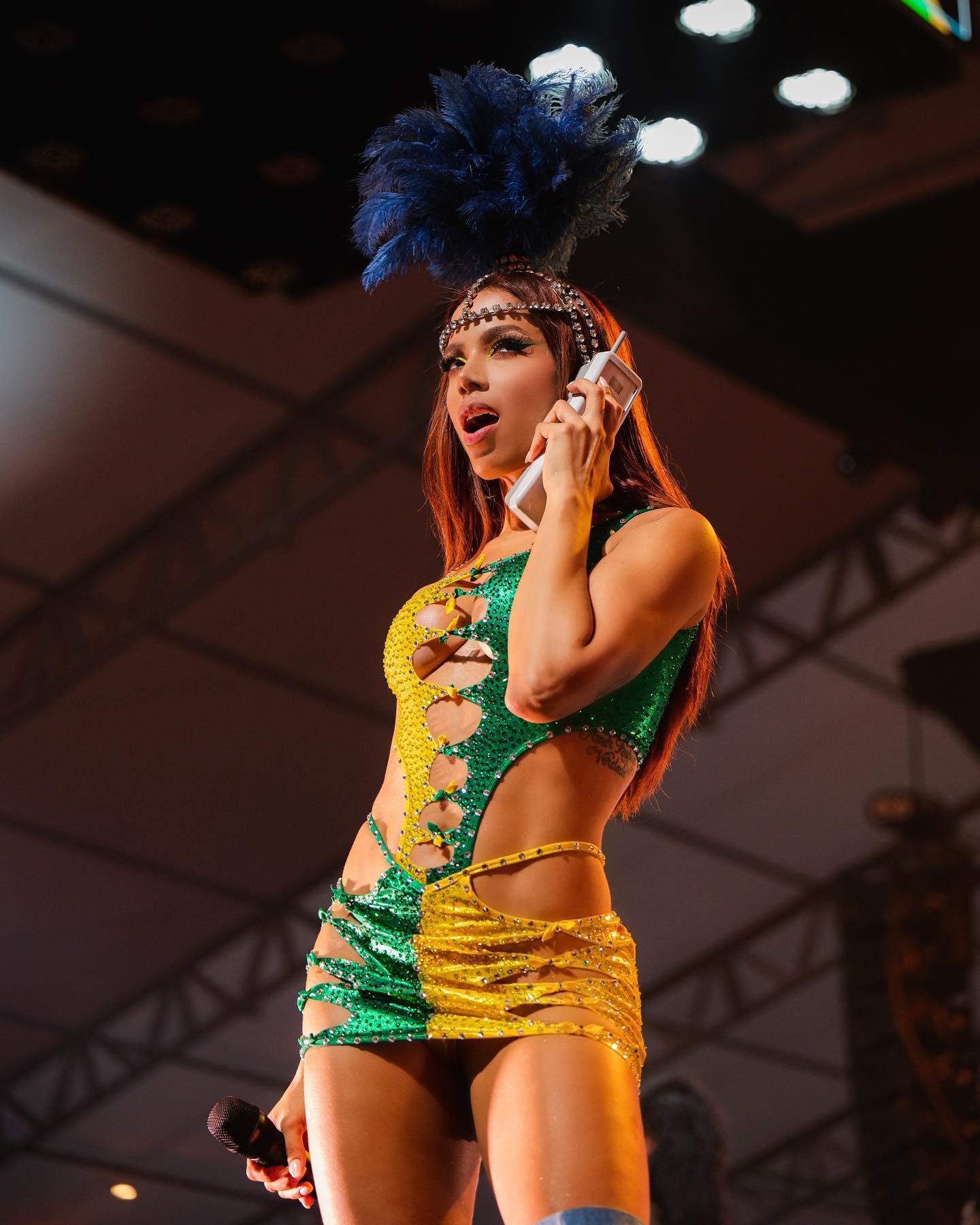 Anitta esgota ingressos para ensaio de carnaval em diversas cidades do país, em tempo recorde