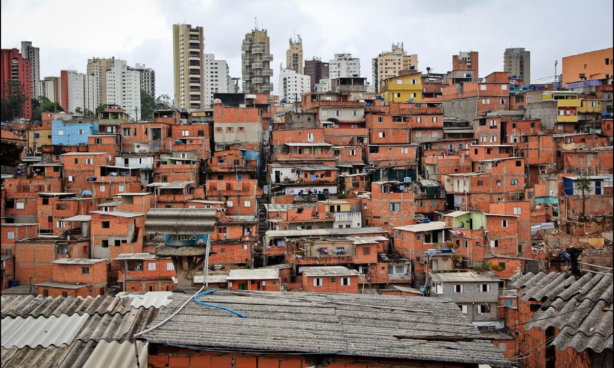 Moradores de bairros ricos de SP vivem até 23 anos mais que pessoas da periferia